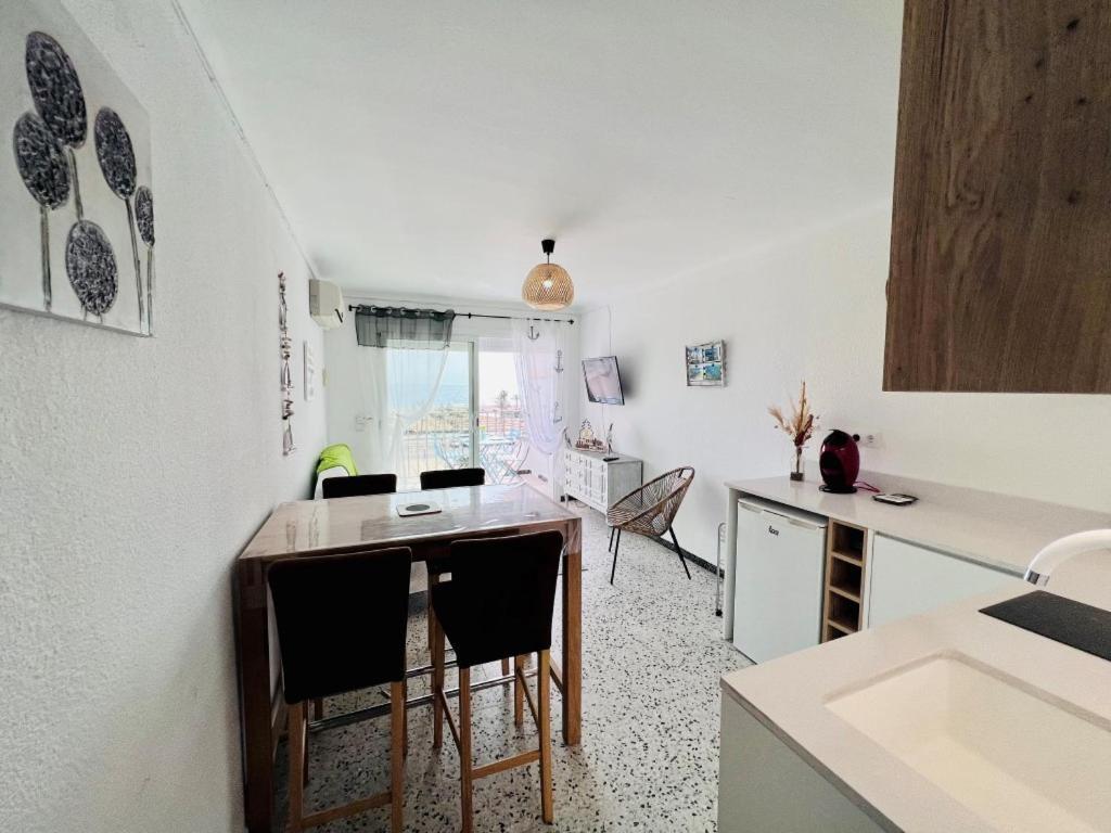 Appartamento SYLVIA 4A - Estudio en primera línea de mar - céntrico - terraza vista mar - playa - wifi Empuriabrava Esterno foto